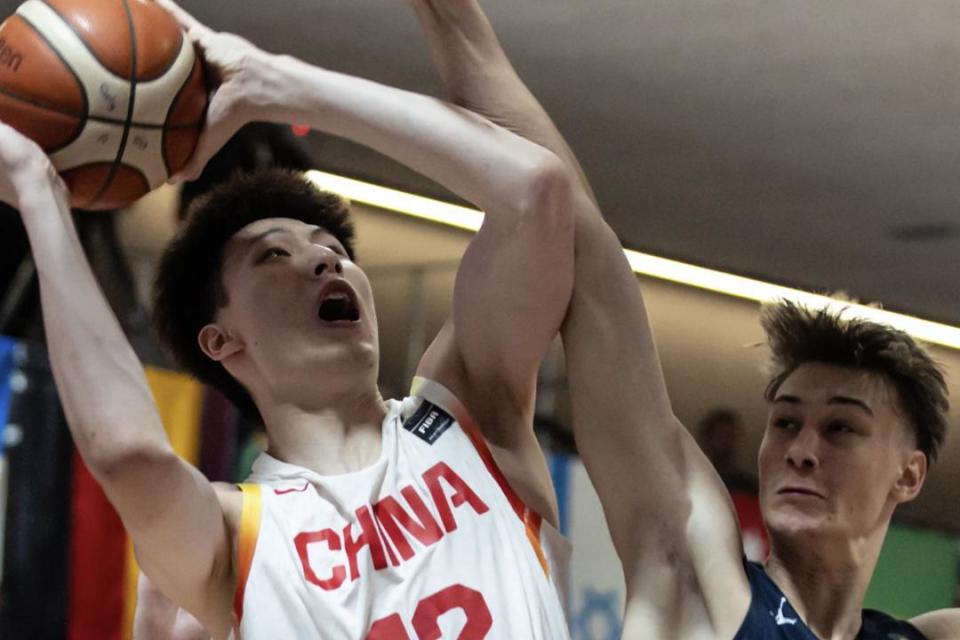 这些院校所, 轻球员具备 这些院校所, 轻球员具备